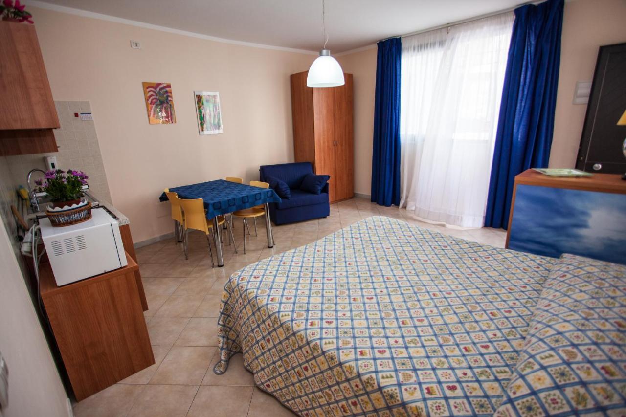 Aparthotel Casa Vacanze Isophylla Finale Ligure Zimmer foto